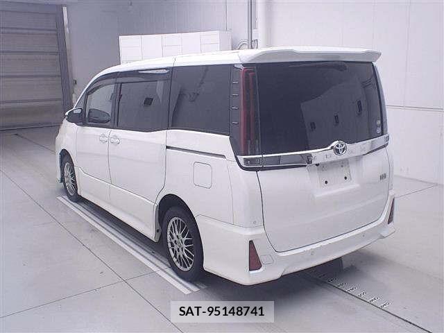 Toyota NOAH 2020 8722684-1