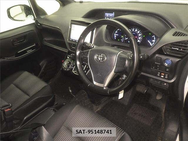 Toyota NOAH 2020 8722684-3