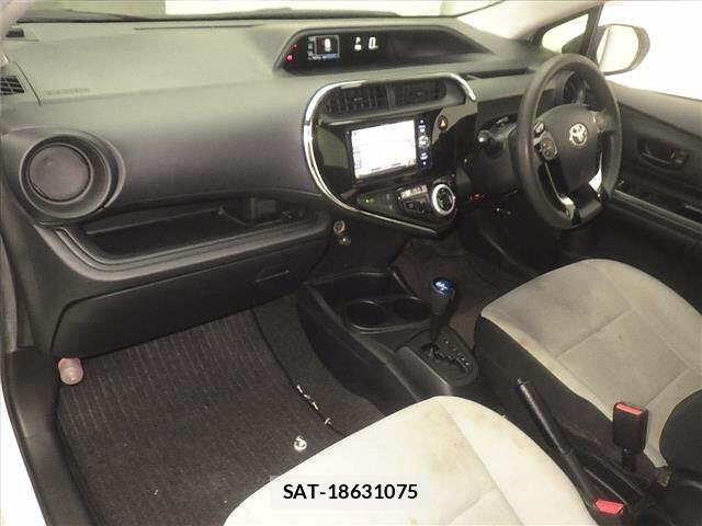 Toyota AQUA 2019 8949755-4