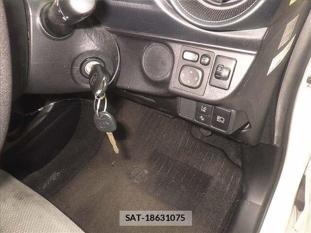 Toyota AQUA 2019 8949755-8