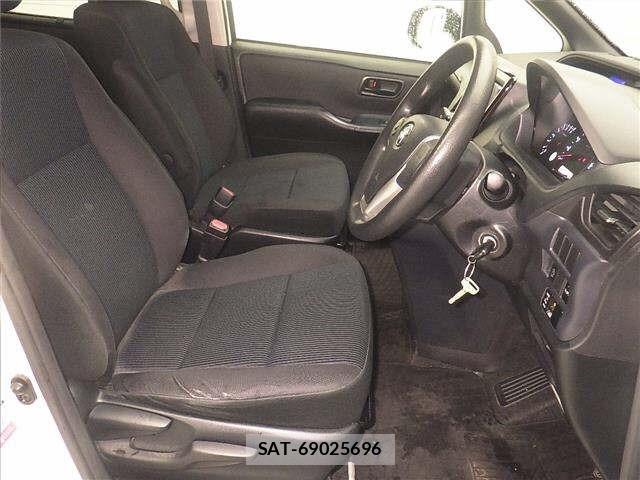 Toyota NOAH 2016 8722685-5