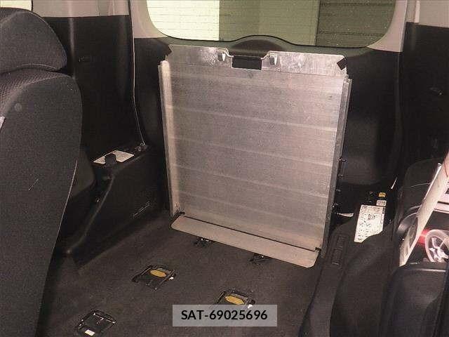 Toyota NOAH 2016 8722685-7