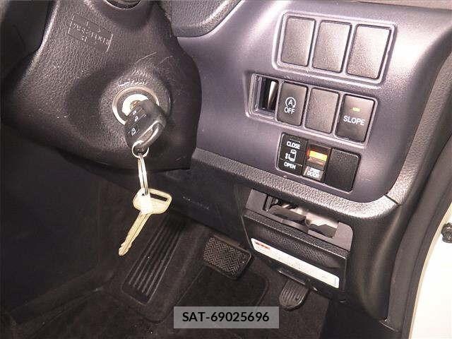 Toyota NOAH 2016 8722685-8