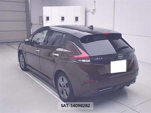 Nissan LEAF 2022 8675773-1