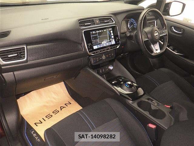 Nissan LEAF 2022 8675773-4