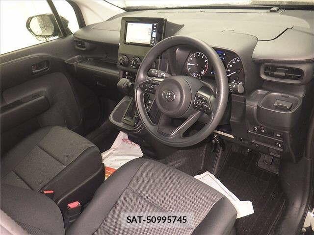 Toyota SIENTA 2024 8764330-3