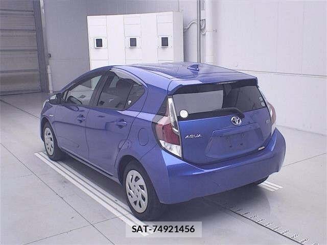 Toyota AQUA 2016 8949768-1