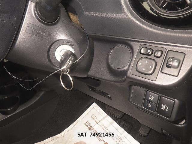 Toyota AQUA 2016 8949768-8