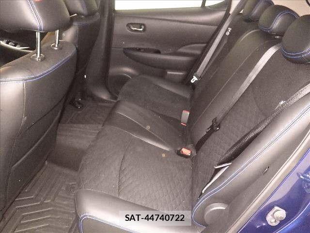 Nissan LEAF 2022 8675776-7