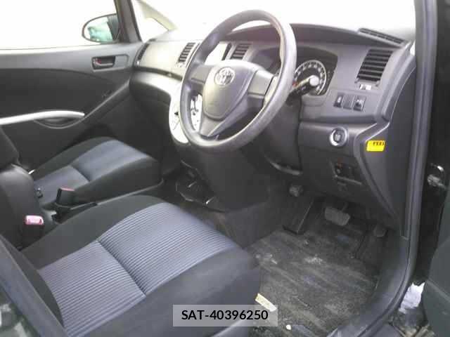 Toyota ISIS 2016 8685309-3
