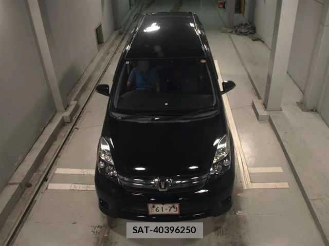 Toyota ISIS 2016 8685309-6