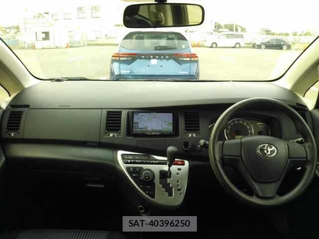 Toyota ISIS 2016 8685309-8
