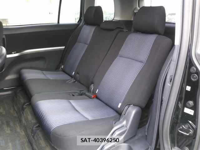 Toyota ISIS 2016 8685309-9