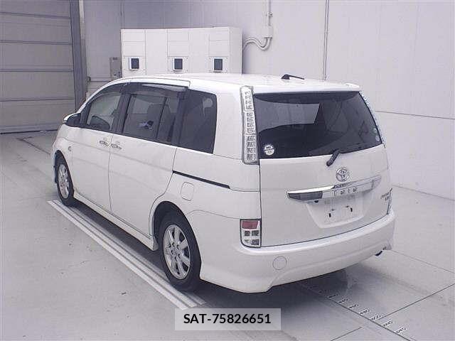 Toyota ISIS 2013 8825619-1