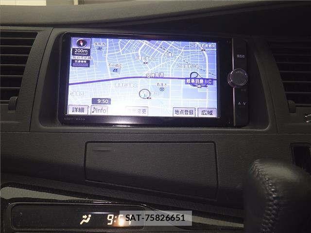 Toyota ISIS 2013 8825619-6