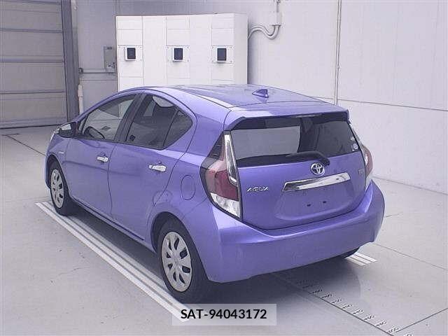 Toyota AQUA 2016 8949770-1