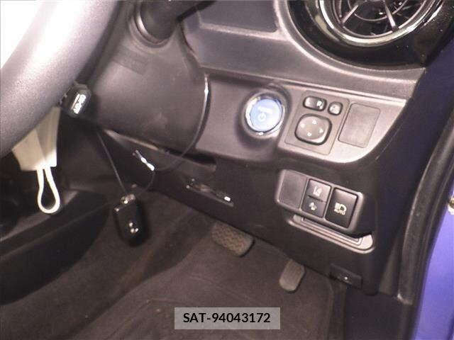 Toyota AQUA 2016 8949770-8