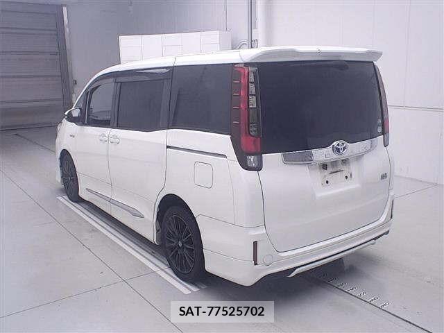 Toyota NOAH 2015 8722686-1
