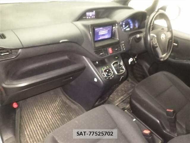 Toyota NOAH 2015 8722686-4