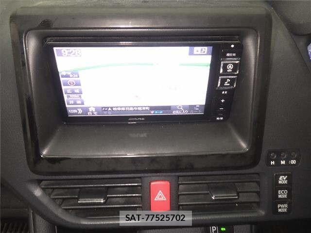 Toyota NOAH 2015 8722686-6