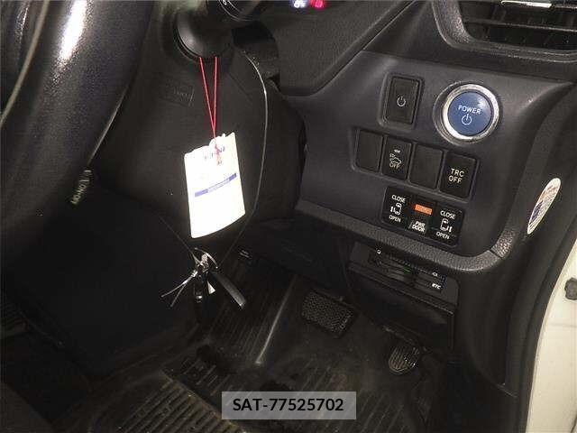 Toyota NOAH 2015 8722686-9
