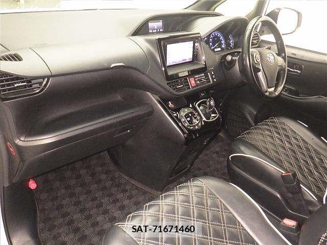 Toyota NOAH 2017 8722687-4