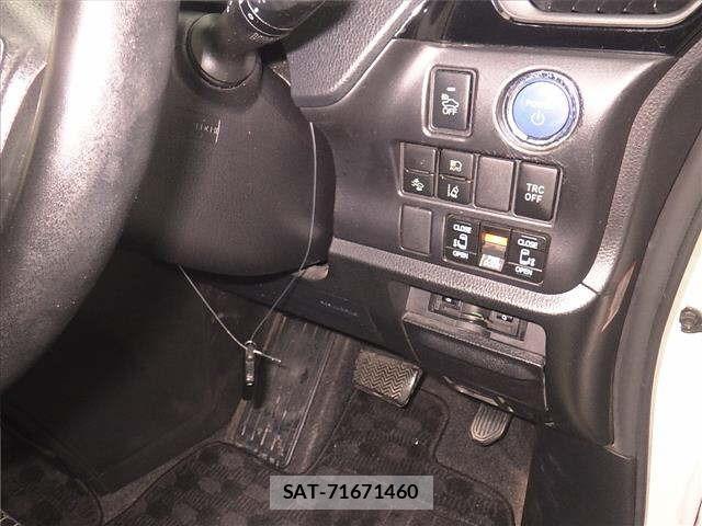 Toyota NOAH 2017 8722687-9