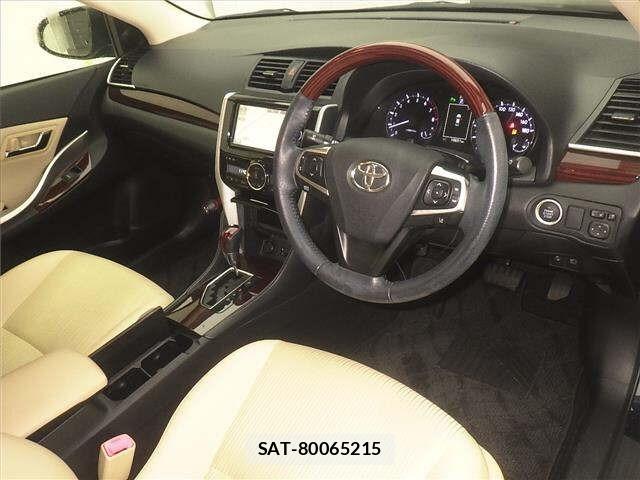 Toyota PREMIO 2016 8814860-3