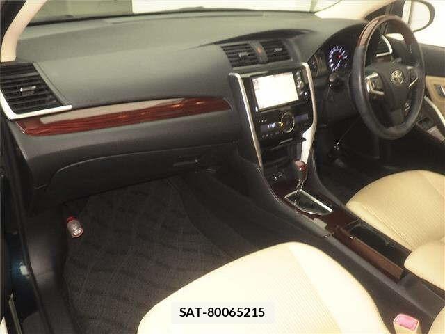 Toyota PREMIO 2016 8814860-4