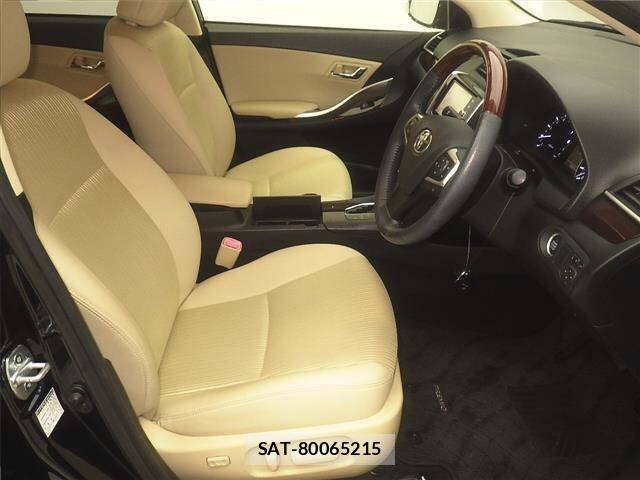 Toyota PREMIO 2016 8814860-5