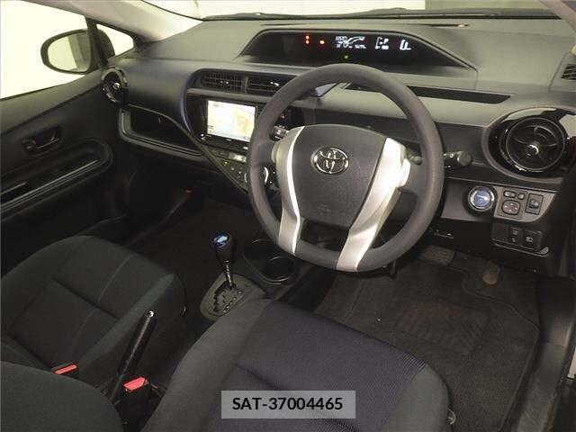 Toyota AQUA 2016 8949792-3