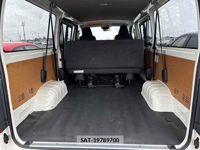 Toyota HIACE VAN 2025 8910193-10