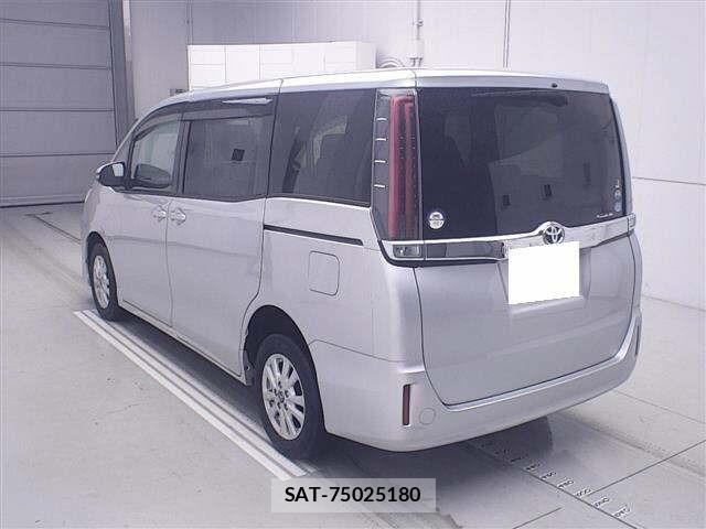 Toyota NOAH 2017 8722689-1