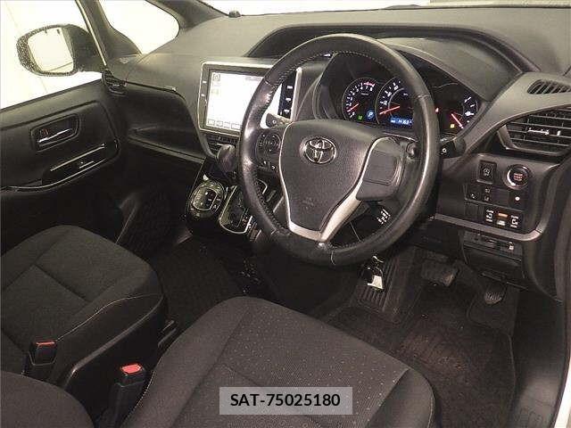 Toyota NOAH 2017 8722689-3
