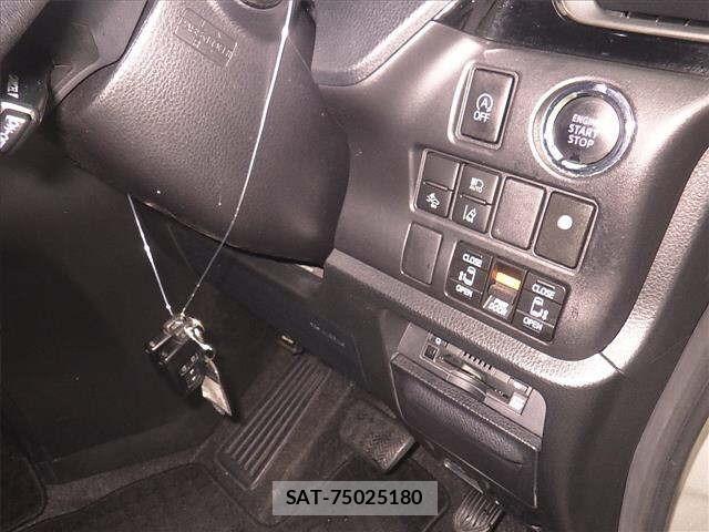 Toyota NOAH 2017 8722689-9