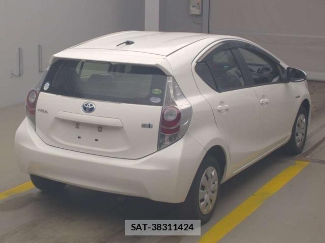 Toyota AQUA 2012 8682970-1