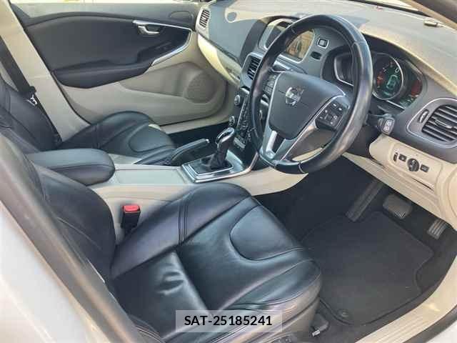 Volvo V40 2013 8939650-7