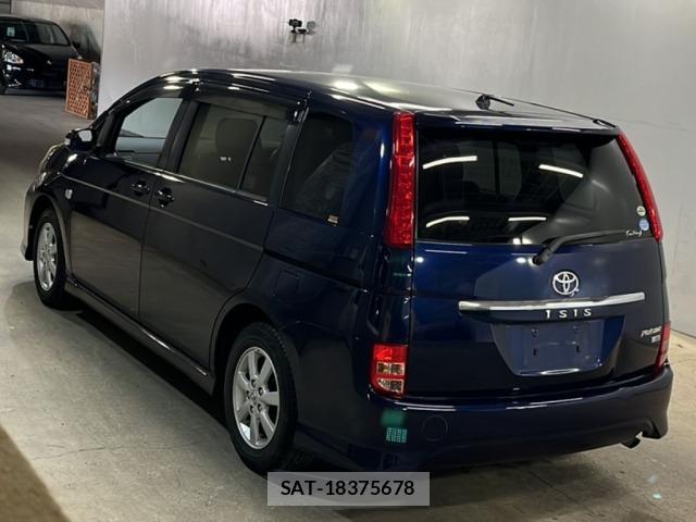 Toyota ISIS 2010 8947801-1