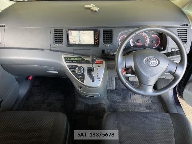 Toyota ISIS 2010 8947801-3