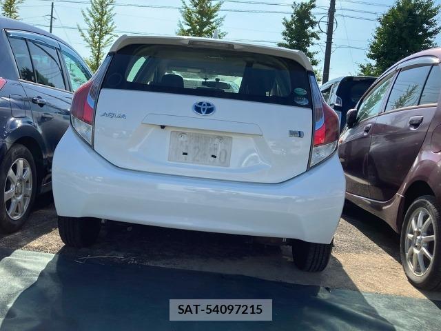 Toyota AQUA 2015 8704696-2