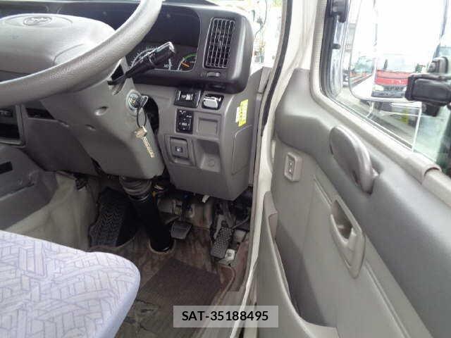 Toyota COASTER 2013 8809733-7